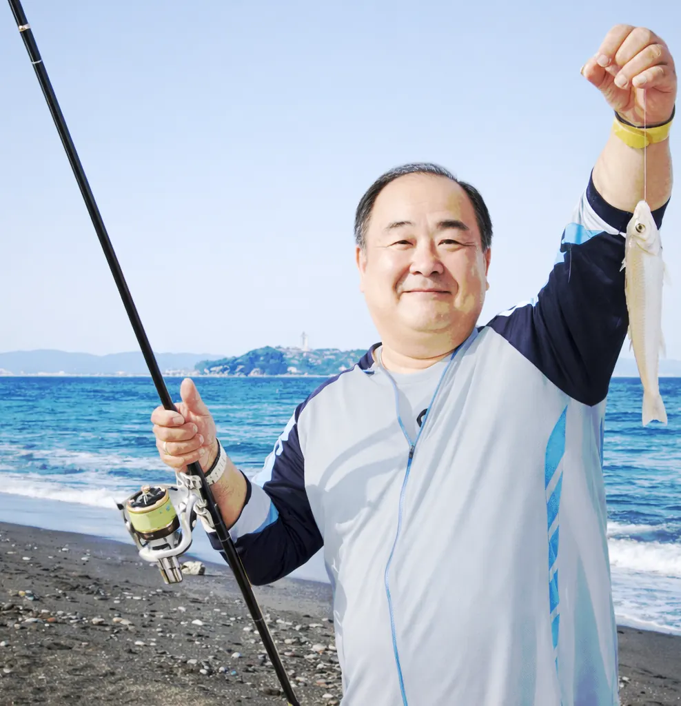 菱沼海岸でシロギスの釣果を得た持田.webp