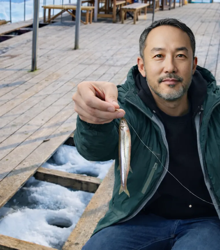 蓴菜沼でワカサギの釣果を得た渡辺.webp
