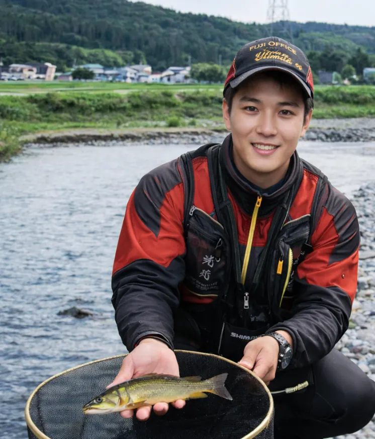 赤石川でアユの釣果を得た新崎.webp