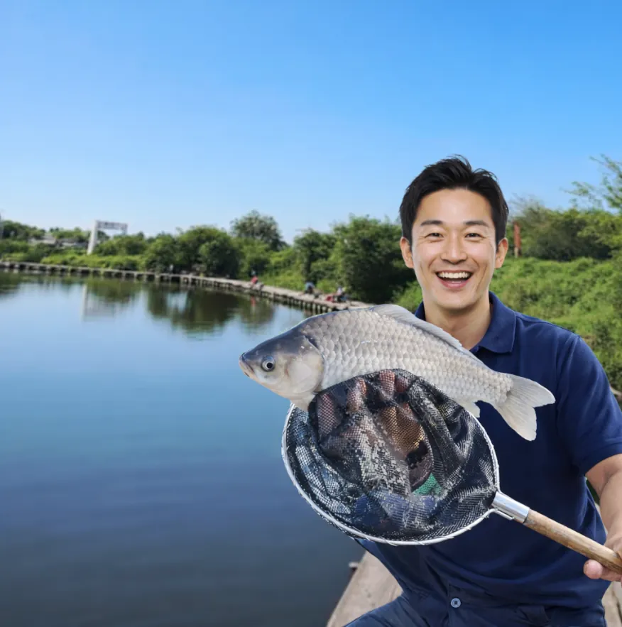 鬼東沼つり堀センターでヘラブナの釣果を得た勝田.webp
