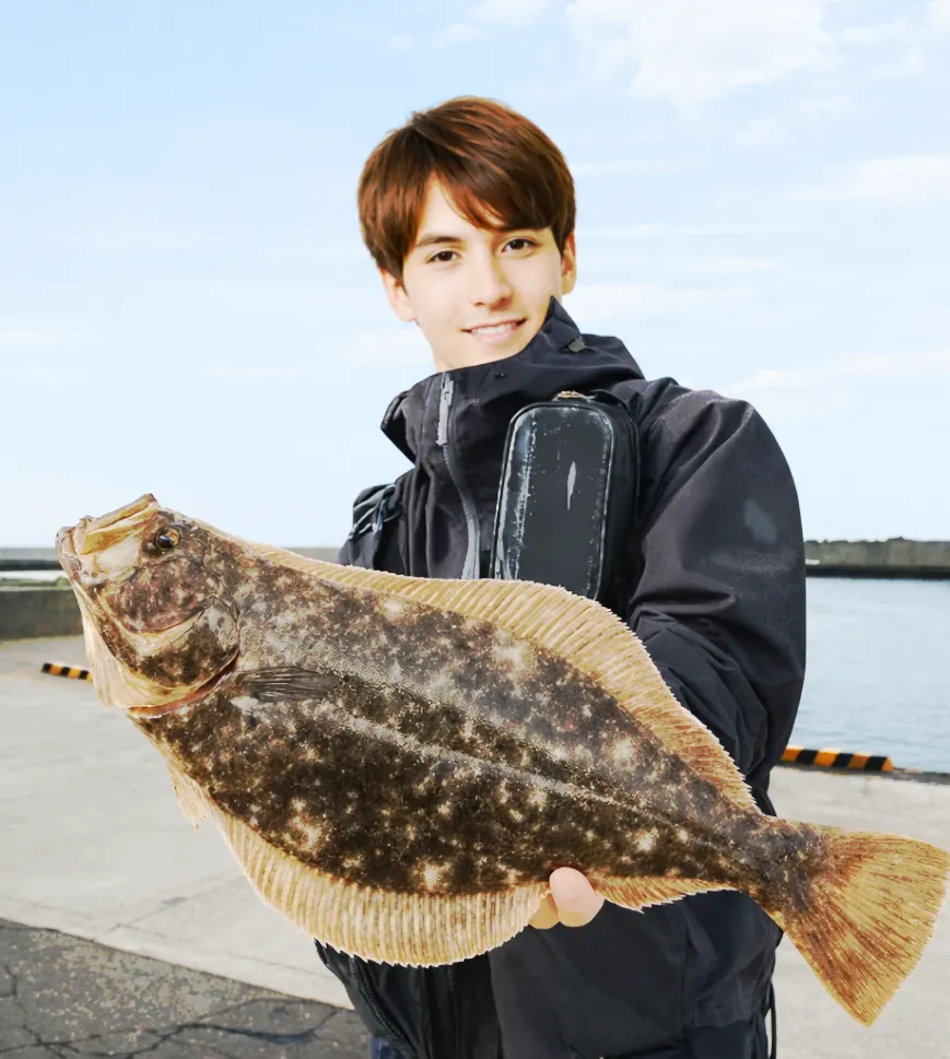 鷲別漁港でヒラメの釣果を得た久良木.webp
