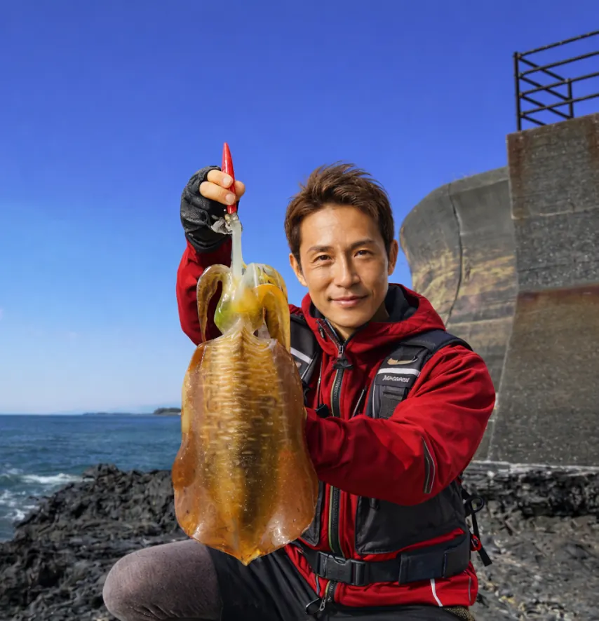 麦崎灯台下でアオリイカの釣果を得た亀岡.webp