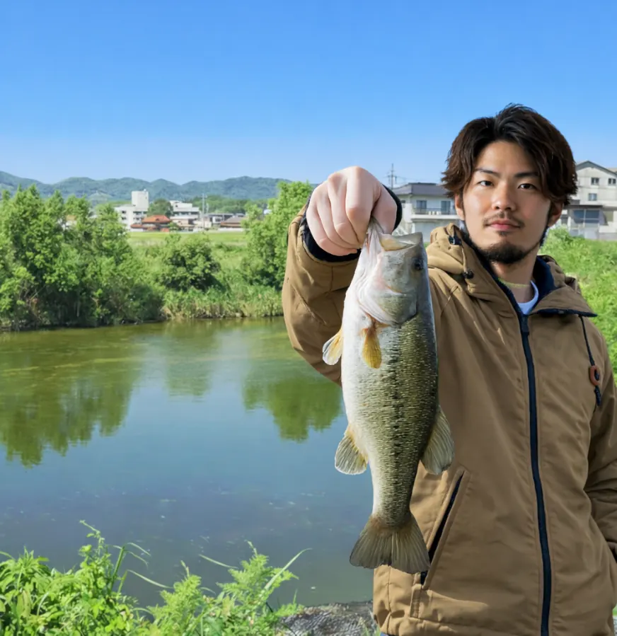黒瀬川でブラックバスの釣果を得た澤田.webp