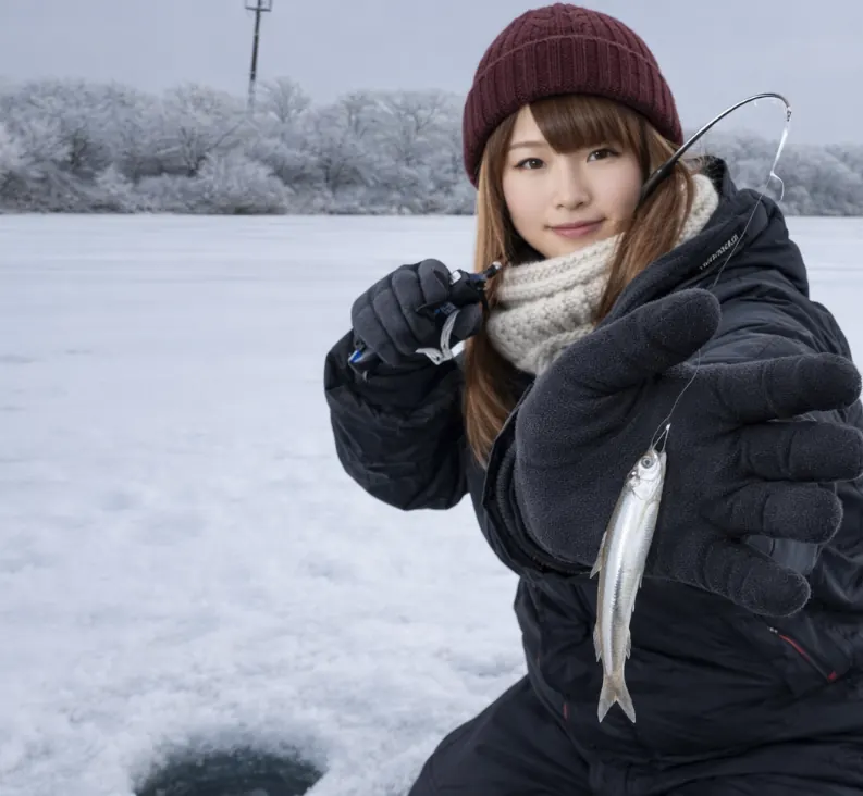 南幌親水公園でワカサギの釣果を得た山際.webp