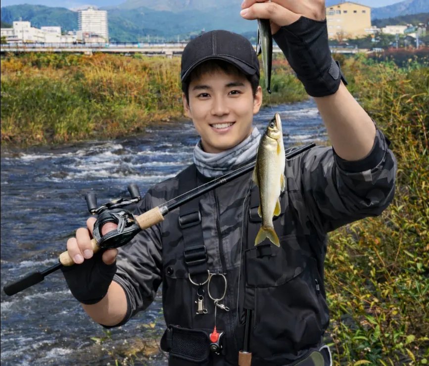 夜間瀬川でアユの釣果を得た新崎.webp