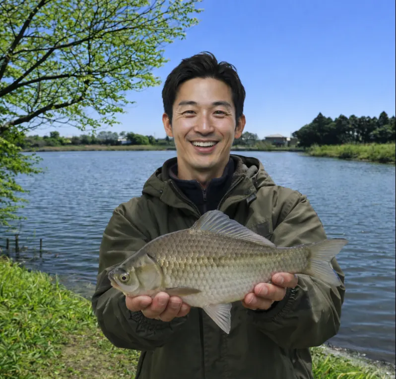 大関堰でヘラブナの釣果を得た勝田.webp