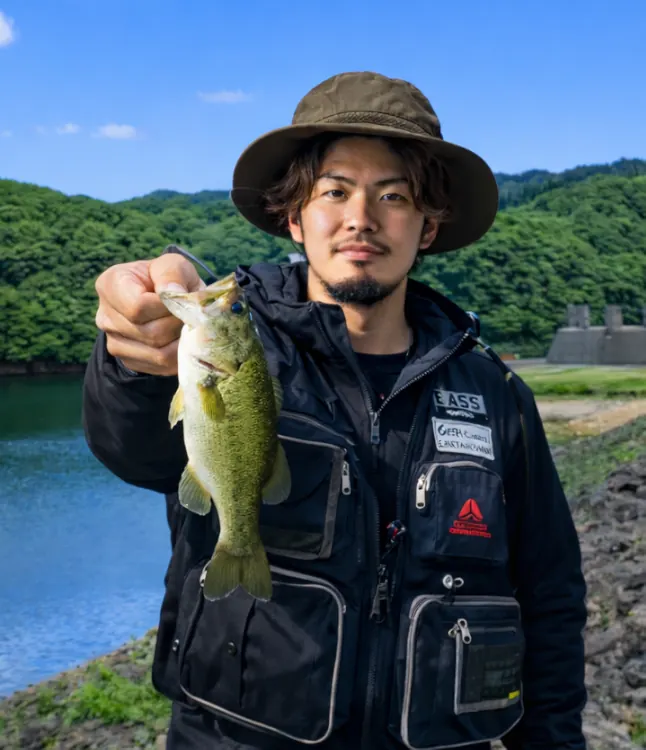 子撫川ダムでブラックバスの釣果を得た澤田.webp