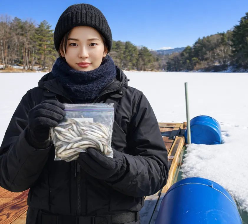 小花見池でワカサギの釣果を得た佐伯.webp