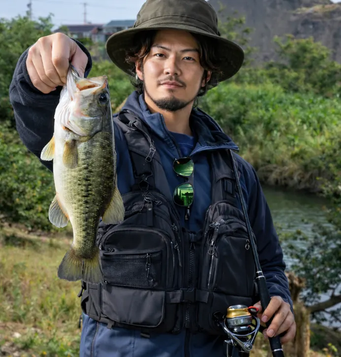 山除川でブラックバスの釣果を得た澤田.webp