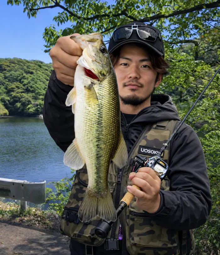 岩婦湖でブラックバスの釣果を得た澤田.webp