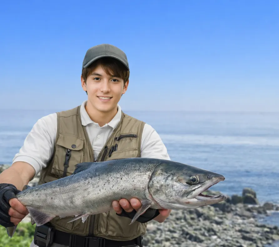 崎無異川河口でサケの釣果を得た久良木.webp
