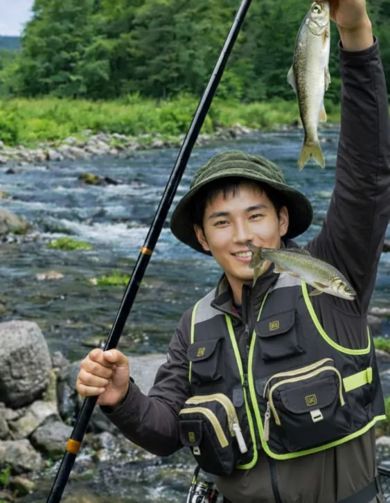 常葉川でアユの釣果を得た新崎.webp