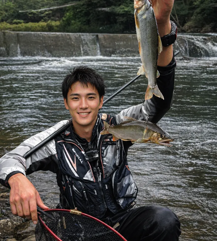 水俣川でアユの釣果を得た新崎.webp