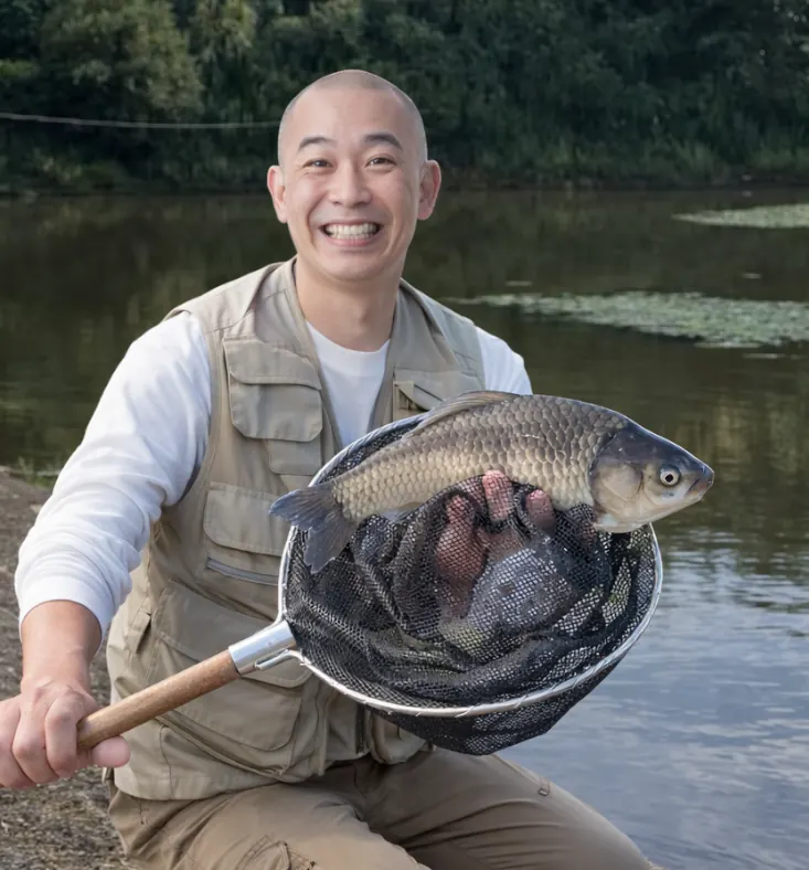 滝波ダムでヘラブナの釣果を得たがんだま君.webp