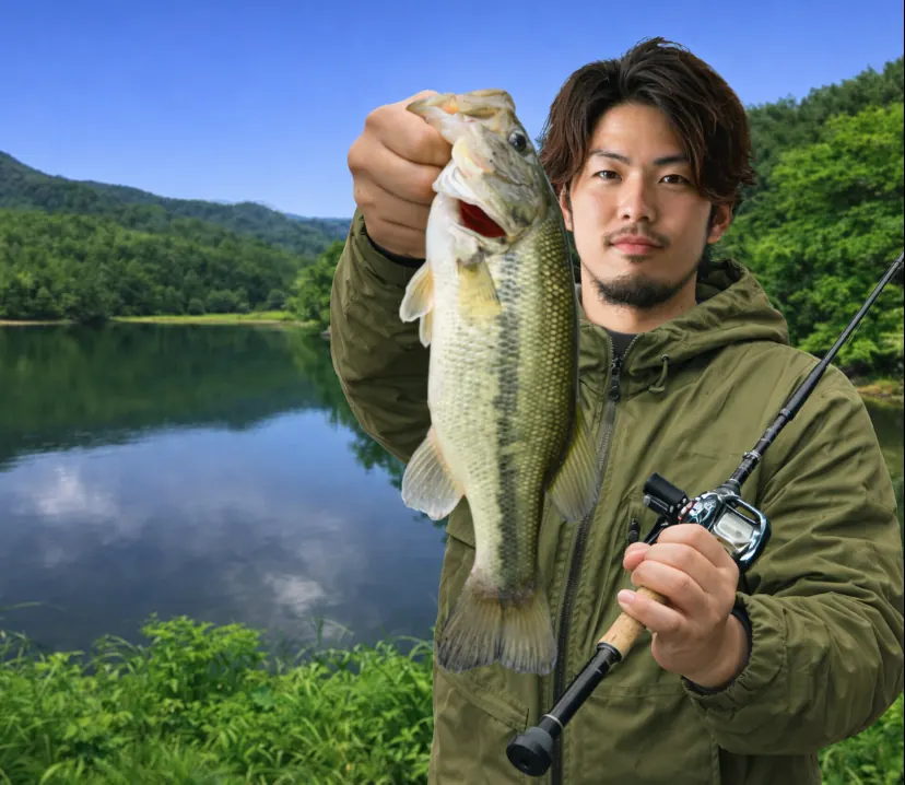 無行沼でブラックバスの釣果を得た澤田.webp