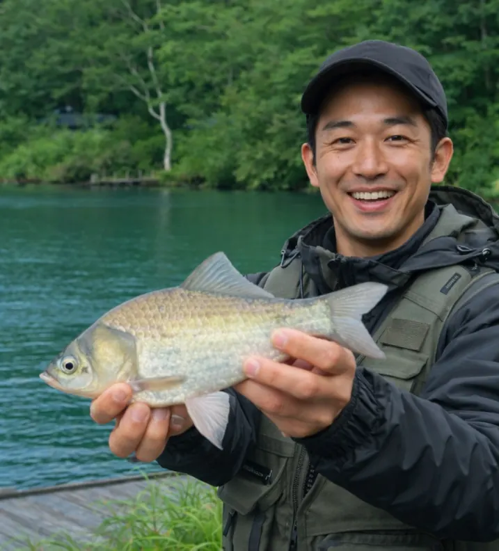 田川浦湖でヘラブナの釣果を得た勝田.webp