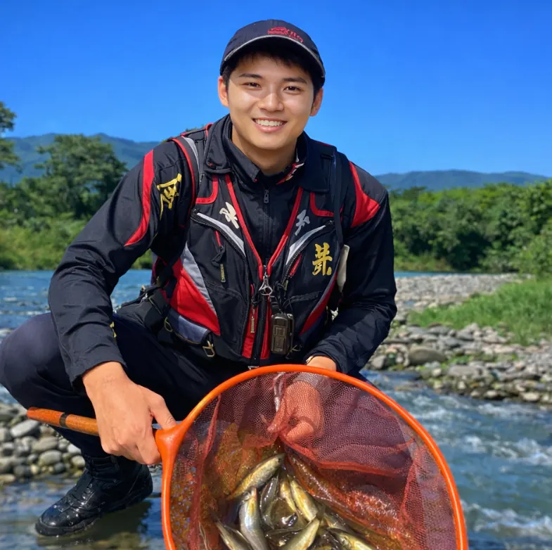 立谷沢川でアユの釣果を得た新崎.webp
