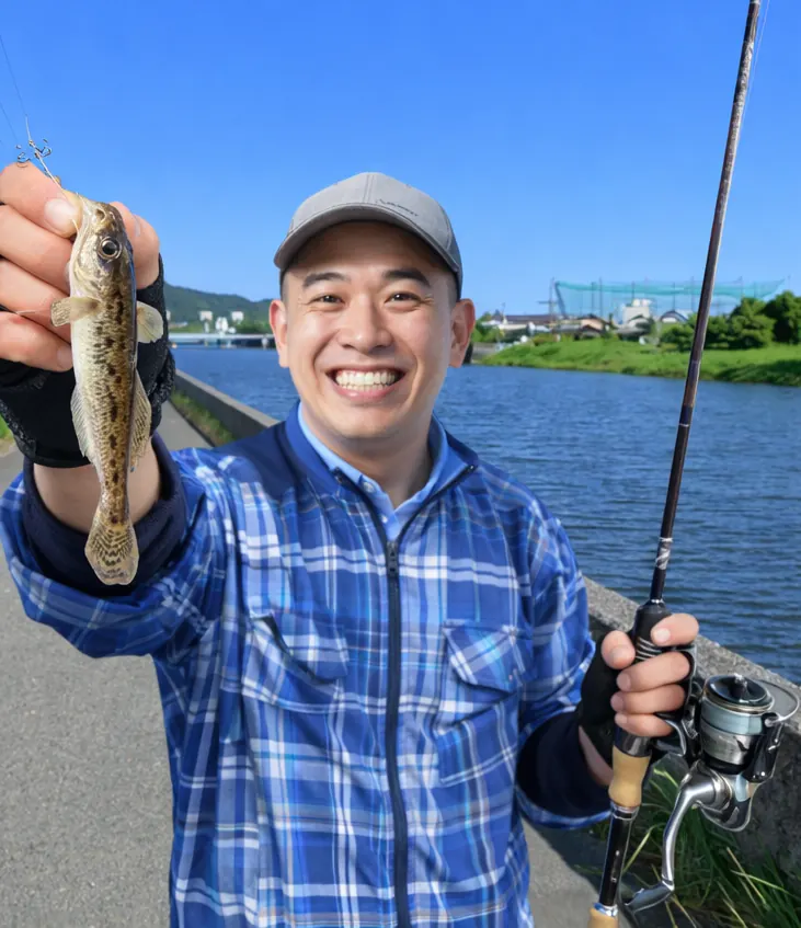 竹馬川でハゼの釣果を得たがんだま君.webp