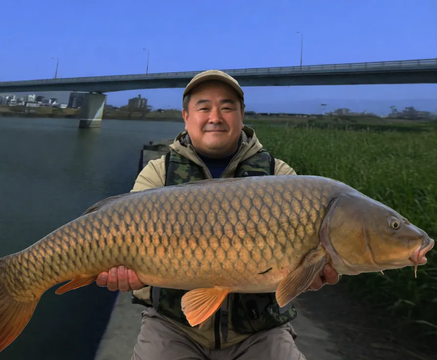 筑後川でコイの釣果を得た持田.webp