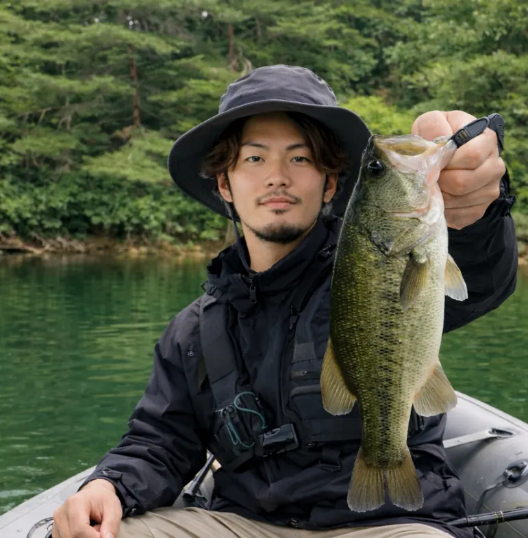 綱取ダムでブラックバスの釣果を得た澤田.webp