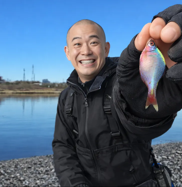 芝川第一調節池でタナゴの釣果を得たがんだま君.webp