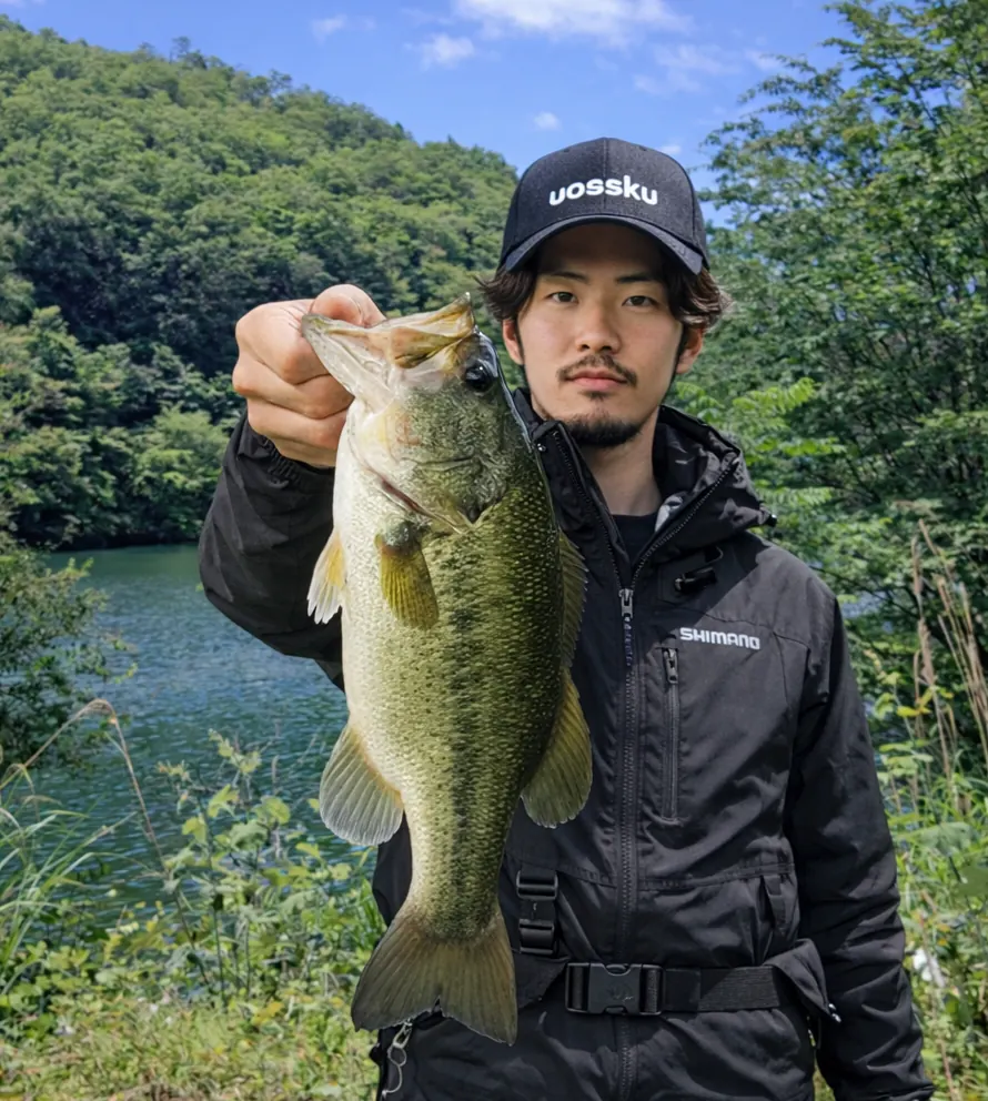 藤岡ダムでブラックバスの釣果を得た澤田.webp