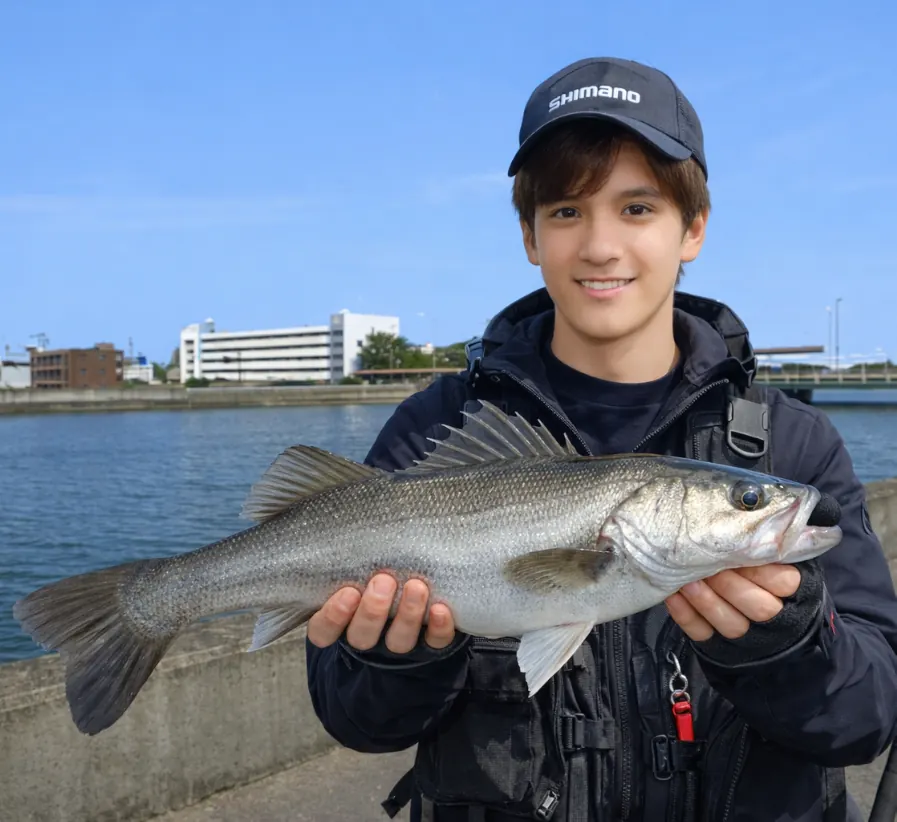 詰田川でシーバスの釣果を得た久良木.webp