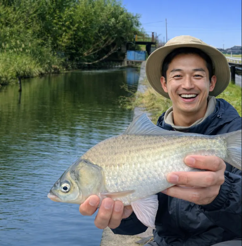 道仙田でヘラブナの釣果を得た勝田.webp
