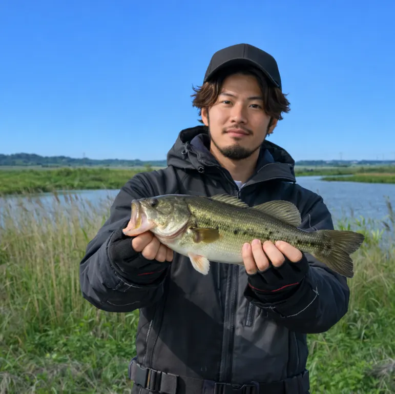 野田奈川でブラックバスの釣果を得た澤田.webp