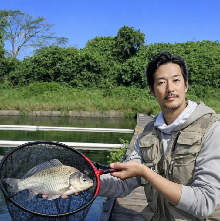 阪奈園へら鮒センターでヘラブナの釣果を得た佐々木.webp