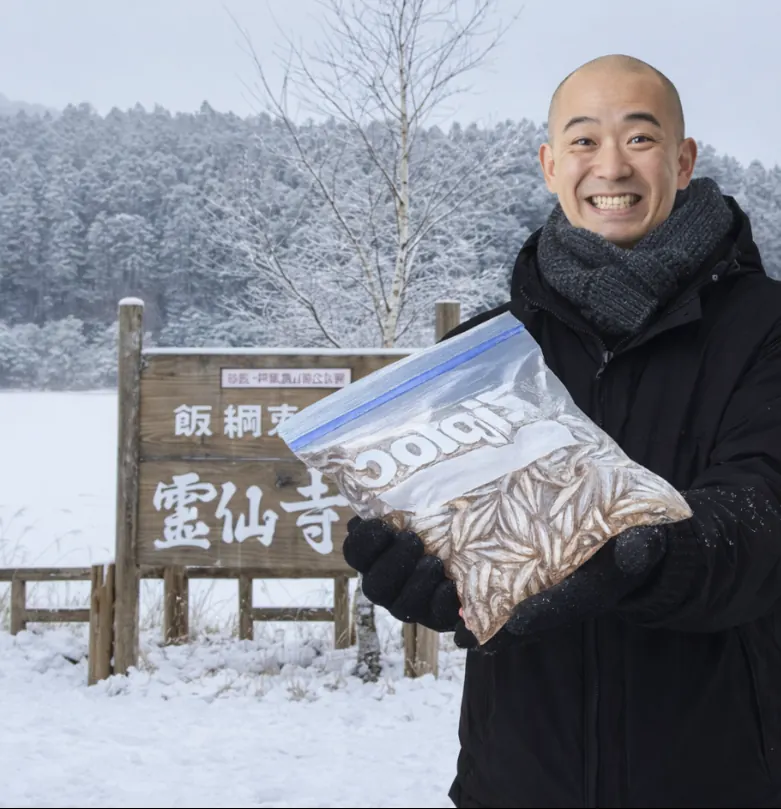霊仙寺湖でワカサギの釣果を得たがんだま君.webp