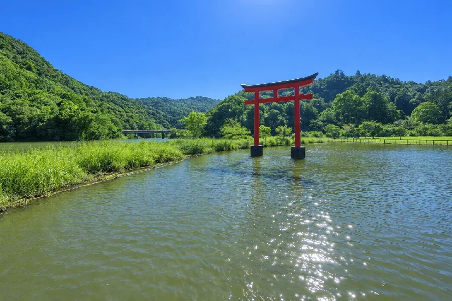 亀山ダム水天宮鳥居周辺の様子