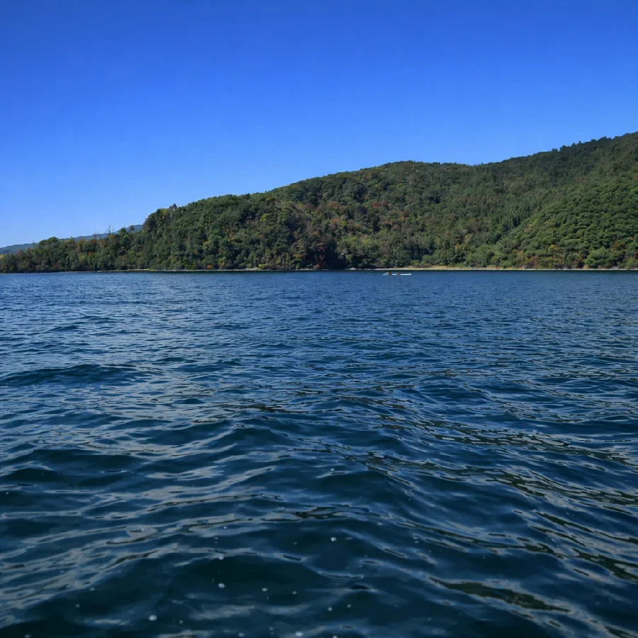 竜宮崎付近の野尻湖