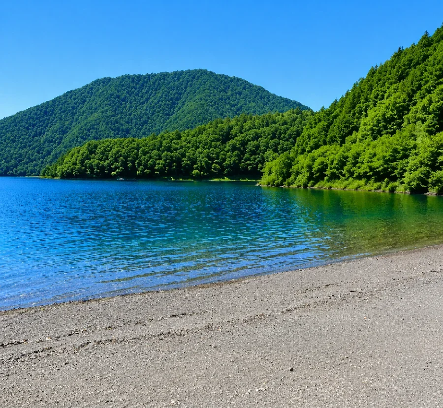 浩庵キャンプ場付近の本栖湖