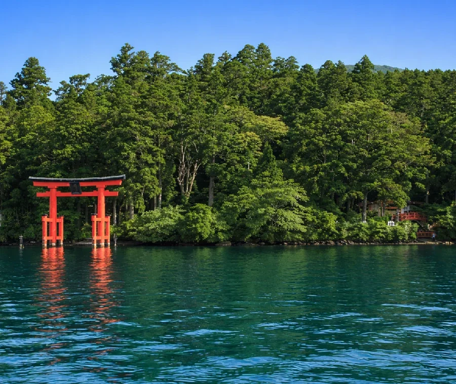 箱根神社下の芦ノ湖
