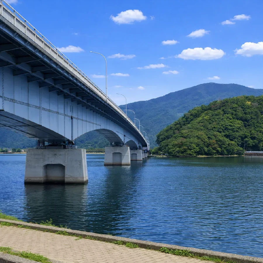 河口湖大橋下