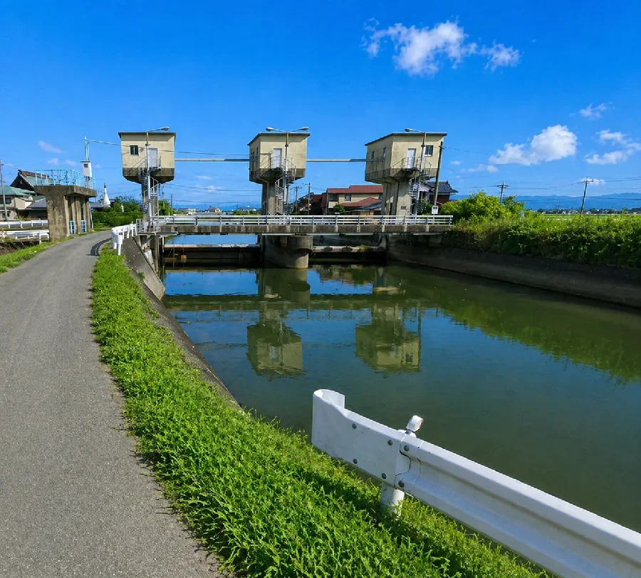 塩塚川逆井手堰付近
