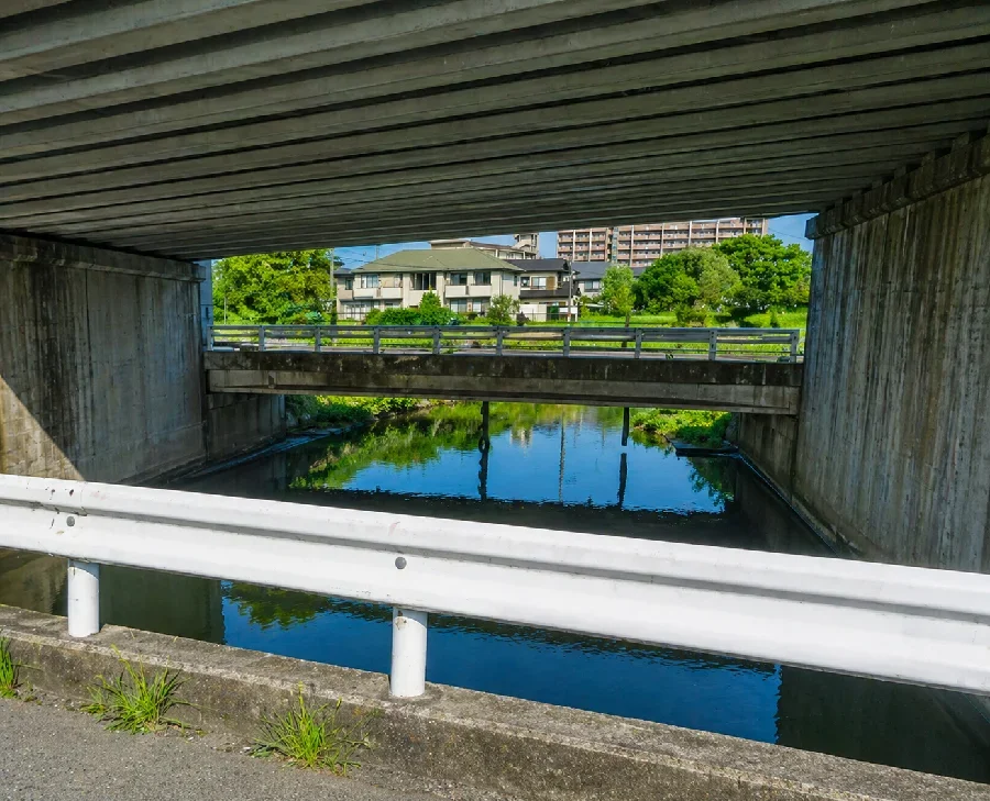国道2号線下の倉敷川