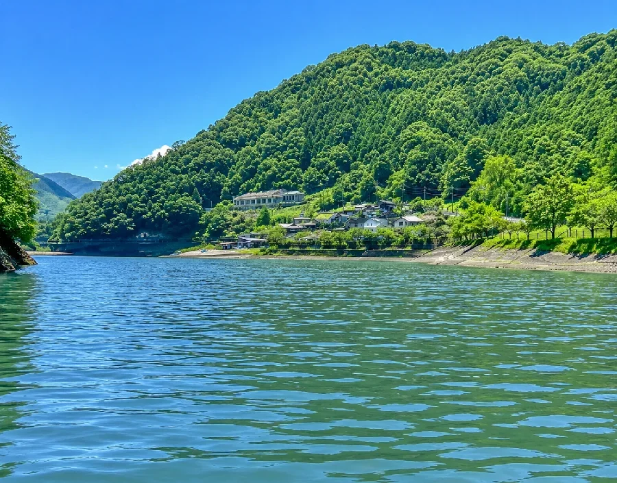 丹沢湖中川河口付近