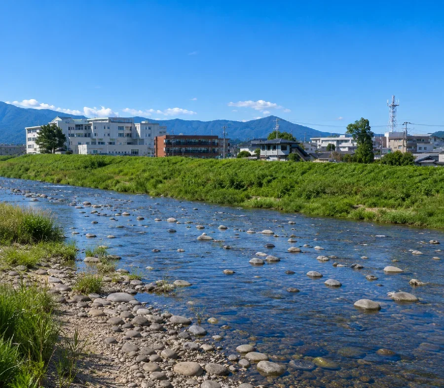 根津橋付近の笛吹川