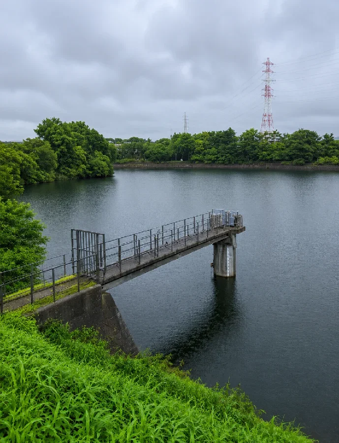 加木屋大池の取水塔