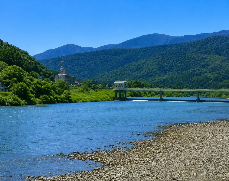 最上川立谷沢川合流点付近