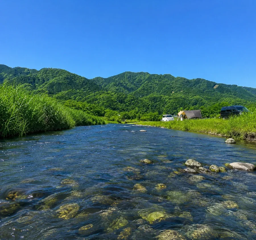 角田大橋周辺の中津川