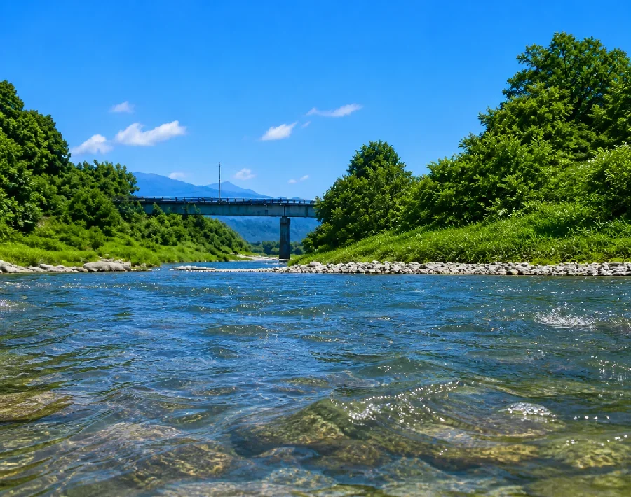 最上川岩鼻付近