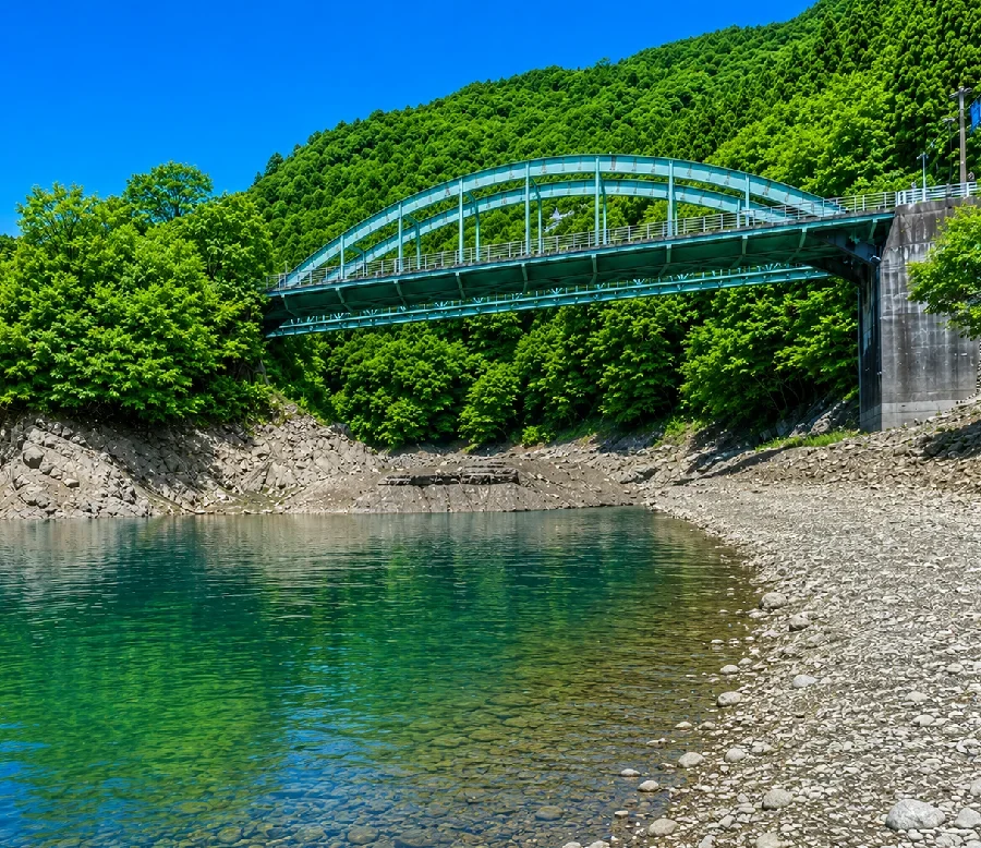 奥多摩湖鴨沢橋下