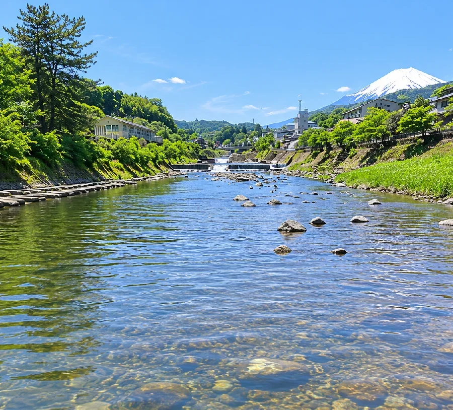 鮎沢川駿河小山駅付近