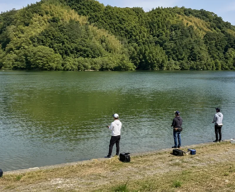 桜池管理釣場ボート乗り場横