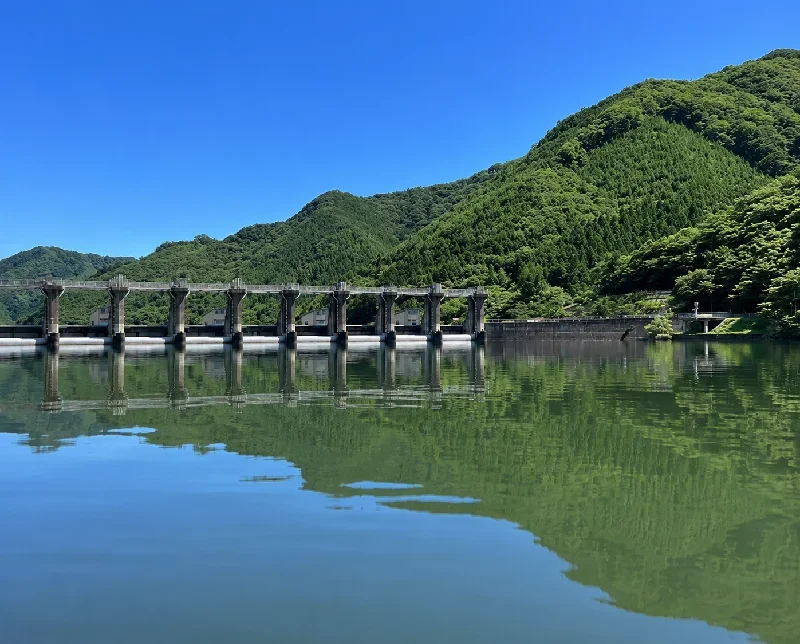 浜原ダム堰堤周辺