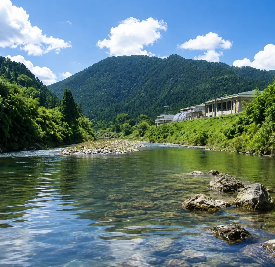 馬瀬川飛騨金山ぬく森の里付近