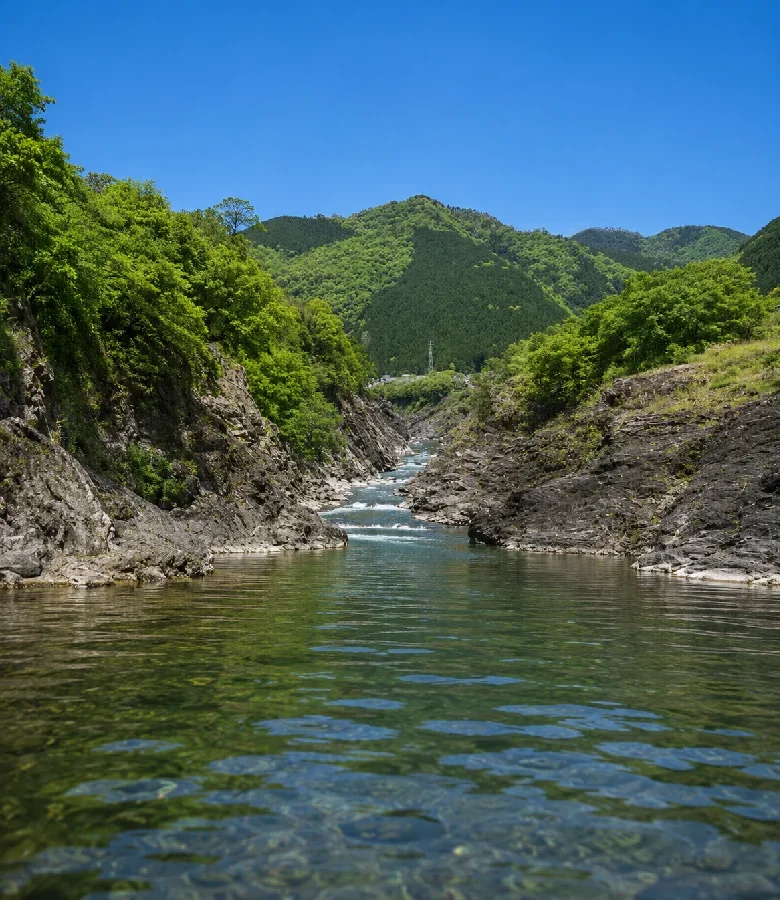 飛騨川上麻生駅付近